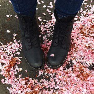 Classic 1460 Dr. Martens Pascal Black Boots